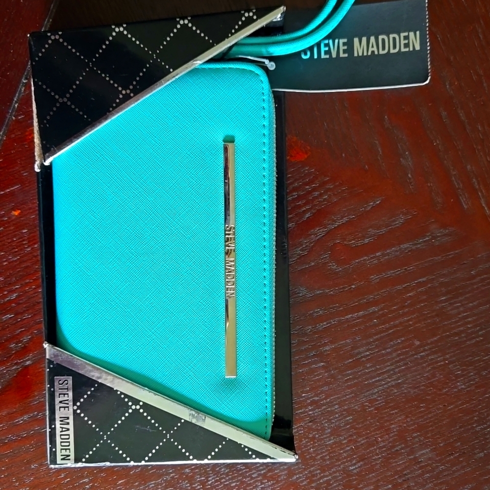 Steve Madden wristlet